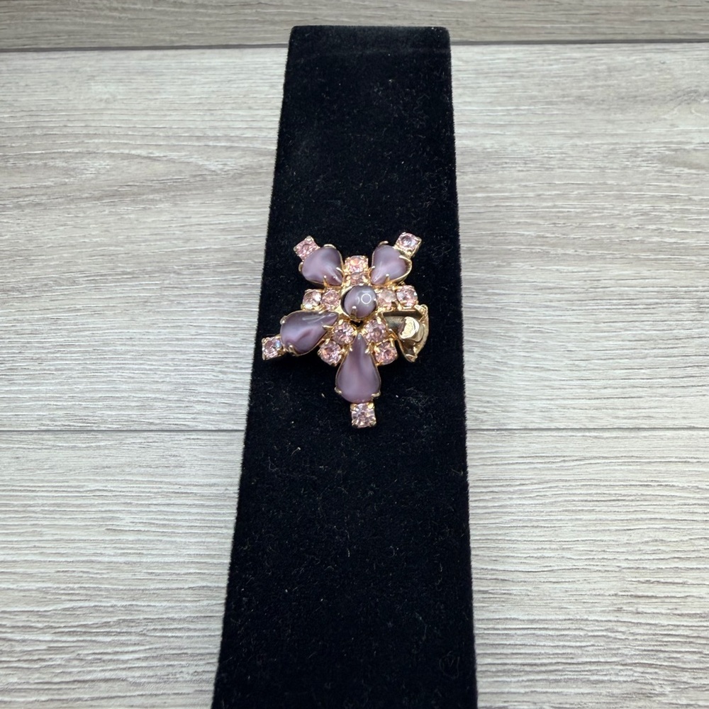 Elegant Pink and Gold Tone Floral Brooch‎